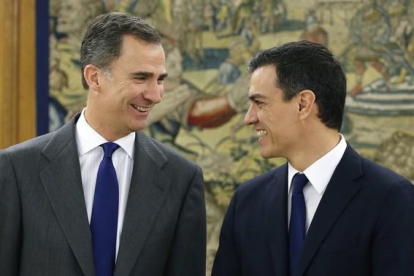 El Rey recibe al socialista Pedro Sánchez en la ronda de conversaciones sobre la investidura.-ÁNGEL DÍAZ / EFE