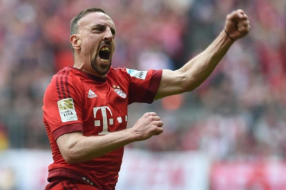 Ribéry celebra con rabia el gran gol ante el Eintracht de Fráncfort.-AFP / CHRISTOF STACHE
