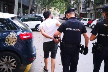 Foto de archivo de una detención por parte de la Policía Nacional. POLICÍA NACIONAL