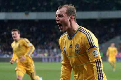 Zozulya, en un partido con Ucrania, celebra un gol ante Francia.-