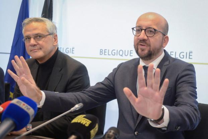 El primer ministro Belga, Charles Michel, da una rueda de prensa después del Consejo extraordinario Estatal de Seguridad en Bruselas este sábado.-EFE / STEPHANIE LECOCQ