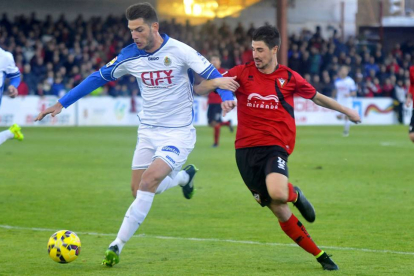 Imagen del encuentro ante el Llagostera, último en casa de los rojillos.-JOSÉ ESTEBAN EGURROLA