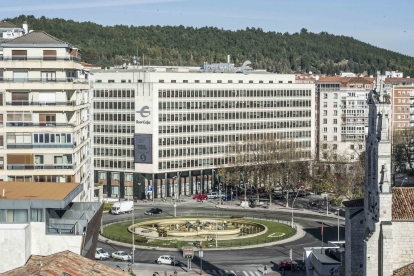 Sede central de la Dirección Provincial Territorial de Ibercaja en Burgos, en la plaza de España. ISRAEL L. MURILLO