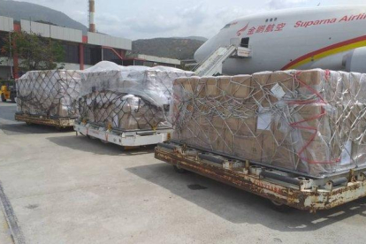 Venezuela ha recibido 465 toneladas de medicamentos y medicinas procedentes de China, Rusia, la Cruz Roja, OPS y Unicef.-AGENCIAS