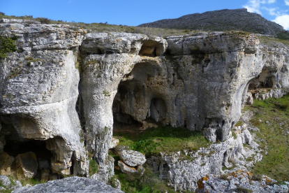 Cueva del Agua o Cueva de los Moros, en Basconcillos del Tozo. ANAIS GOEPNER