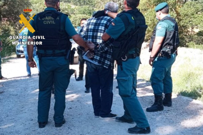La Guardia Civil facilitó la imagen de la detención del hombre. ECB