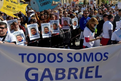 Concentración en Níjar para pedir el regreso de Gabriel, el niño desaparecido el 27 de febrero.-EFE / CARLOS BARBA