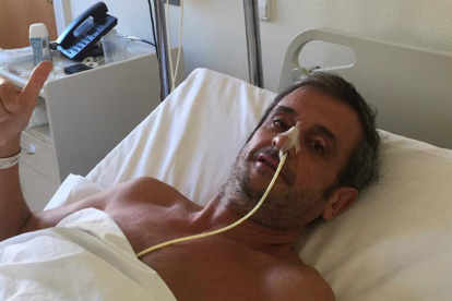 Luis Moya, tras la operación del primer aneurisma, en enero-twitter