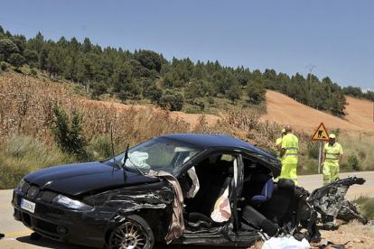Estado en el que quedó el vehículo accidentado en Soria.-VALENTIN GUISANDE