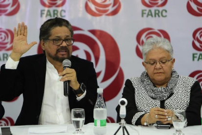 Márquez (izquierda) y Daza, en una rueda de prensa en Bogotá, el 1 de noviembre. /-EFE / MAURICIO DUEÑAS CASTAÑEDA