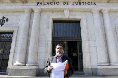 Mitadiel, el 1 de abril de 2019, al denunciar en la Fiscalía de Valladolid los sobrecostes del HUBU. ICAL