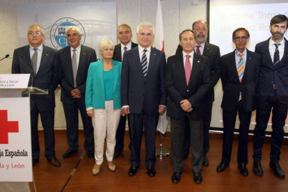 El responsable autonómico de la organización, José Varela Rodríguez, junto con los presidentes provinciales de Cruz Roja-Ical