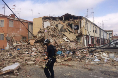 La vivienda donde se originó el suceso acabó reducida a escombros.-ISRAEL L. MURILLO