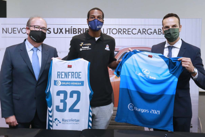 Alex Renfroe en su presentación oficial como jugador del Hereda San Pablo. RAÚL G. OCHOA