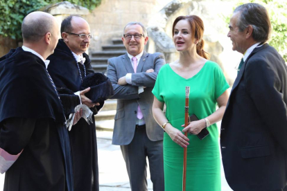 La presidenta de las Cortes de Castilla y León, Silvia Clemente, asiste a la ceremonia de graduación de la promoción 2015 de IE University-Ical