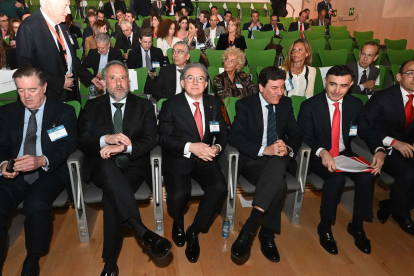El presidente del Instituto de la Empresa Familiar, Andrés Sendagorta, junto al resto de autoridades. ICAL