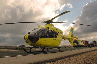 El herido tuvo que que ser trasladado en helicóptero medicalizado al Complejo Asistencial de Burgos. ECB