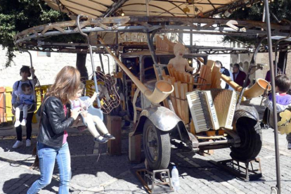 Atracción de calle para los más pequeños en la plaza de la Libertad.-ICAL