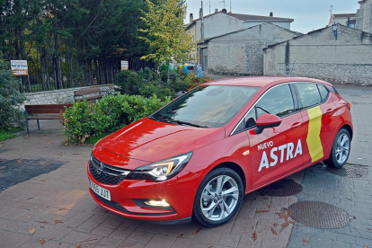 El diseño exterior sigue siendo una de las principales bazas del Opel Astra.-HÉCTOR FUSTEL