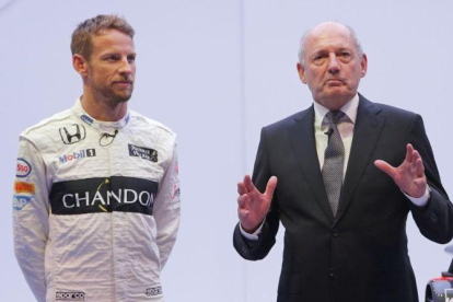 Jenson Button y Ron Dennis, juntos en 2015.-AP / FRANK AUGSTEIN