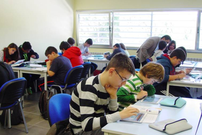 Alumnos del colegio San Gabriel en una de las aulas. ECB