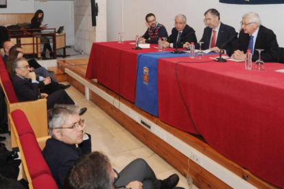 De derecha a izquierda: Mónica García, Rafael Puyol Antolín, Manuel Pérez Mateos, Mariano Gredilla y Francisco José Salvador.-ISRAEL L. MURILLO