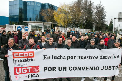 Imagen de una concentración de trabajadores de Cerámicas Gala. TOMÁS ALONSO