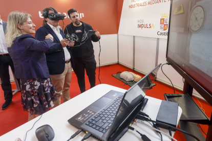 Mañueco durante su visita a Burgos para la inauguración del curso 2022-2023 de las enseñanzas escolares de Castilla y León celebrado en el IES Conde Diego Porcelos. SANTI OTERO