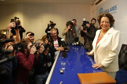 Rita Barberá, el pasado ueves, antes de iniciar la rueda de prensa.-MIGUEL LORENZO