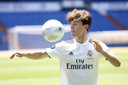 Odriozola dio los primeros toques al balón en el Bernabéu-DAVID CASTRO