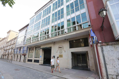 El hotel OCA se ubica en la calle Calera de Burgos. R. O.