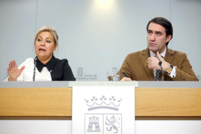 La vicepresidenta y portavoz, Rosa Valdeón, informa de los acuerdos alcanzados en el Consejo de Gobierno de Castilla y León junto al consejero de Fomento, Juan Carlos Quiñones-ICAL