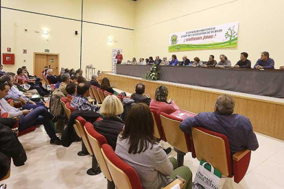 Presentación de la nueva ejecutiva, ayer, durante el décimo Congreso Provincial de la Unión de Campesinos de Castilla y León (UCCL).-RAÚL G. OCHOA