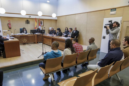 Imagen de los acusados, durante la vista oral celebrada ayer.-SANTI OTERO