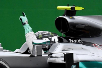 Nico Rosberg (Mercedes) celebra su triunfo en Monza.-AFP