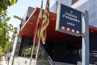 Comisaría de Mossos dEsquadra en el barrio del Pomar de Badalona.-ALBERT BERTRÁN