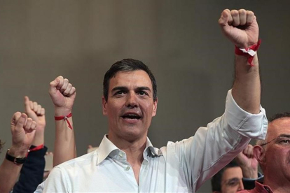 Pedro Sánchez, durante un acto con militantes, en Cádiz.-PEPE TORRES