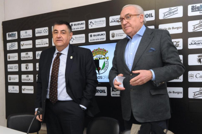 José Luis García y Gonzalo Antón durante la rueda de prensa de ayer en El Plantío-Israel L. Murillo