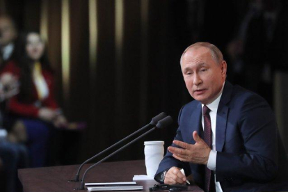 Putin, durante la conferencia de prensa, en Moscú.-EFE / EPA / MAXIM SHIPENKOV