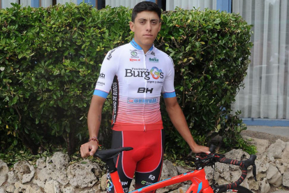 El colombiano Óscar Quiroz posa con su bicicleta.-ISRAEL L. MURILLO