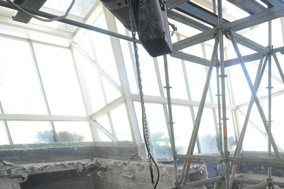 Obras de derribo del interior del cívico, que se realizaron el año pasado.-ISRAEL L. MURILLO