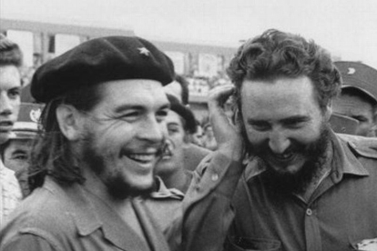 Ernesto Che Guevara y Fidel Castro.-