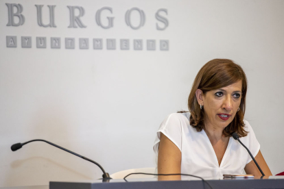 Nuria Barrio, portavoz del equipo de Gobierno, ayer en rueda de prensa. SANTI OTERO