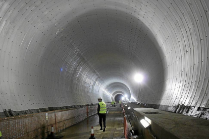 Interior de las obras de ejecución del tramo La Robla-Pola de Lena en la Línea de Alta Velocidad-Ical