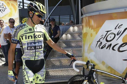 Alberto Contador, el lunes, antes de comenzar la 16ª etapa del Tour, con meta en Gap.-Foto:   REUTERS / ERIC GAILLARD