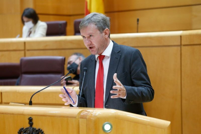 El portavoz de Industria del Grupo Parlamentario Popular y senador por Burgos, Javier Lacalle, en el pleno del Senado. ECB