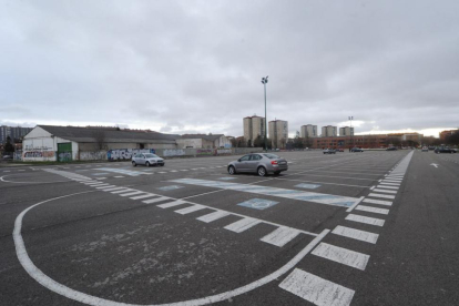 El aparcamiento disuasorio, ubicado en el entorno de las Torres, cuenta con 600 plazas.