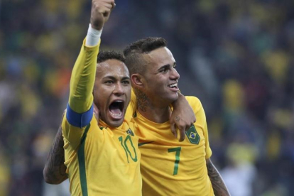 Neymar y Luan, los autores de los dos goles de Brasil.-REUTERS / PAULO WHITAKER