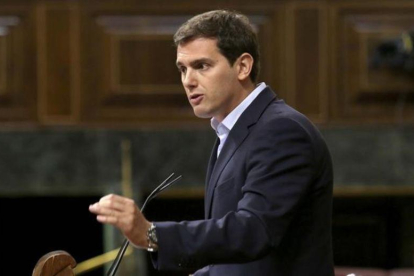 El líder de Ciudadanos, Albert Rivera, durante un pleno extraordinario.-DAVID CASTRO