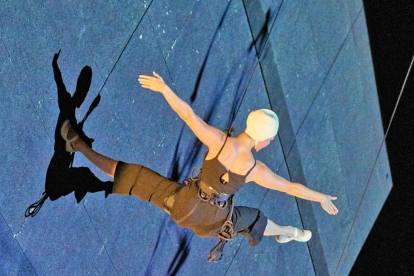 Roberta Calcagno y Lucía Folco, durante ‘Dream swimming’.-Gerardo Sanz